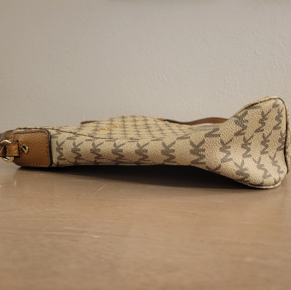 Michael Kors Jet Set Travel Large Messenger - Picture 5 of 15